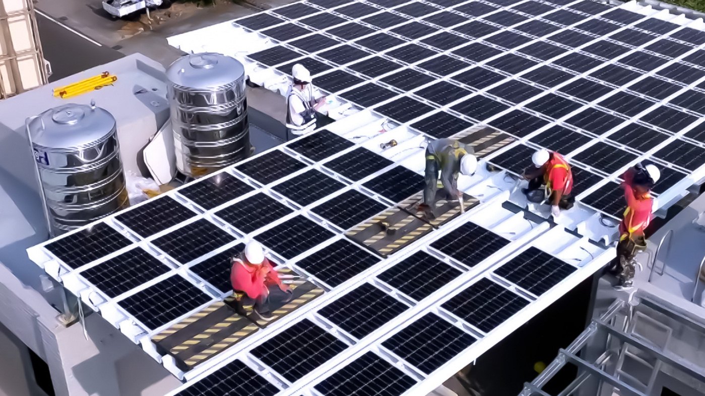 友達打造光電建築一體化整合建材，開發SunSteel光電整合型浪板，實現快速安裝、避免二次施工，讓屋頂光電躍升未來建物新標配。