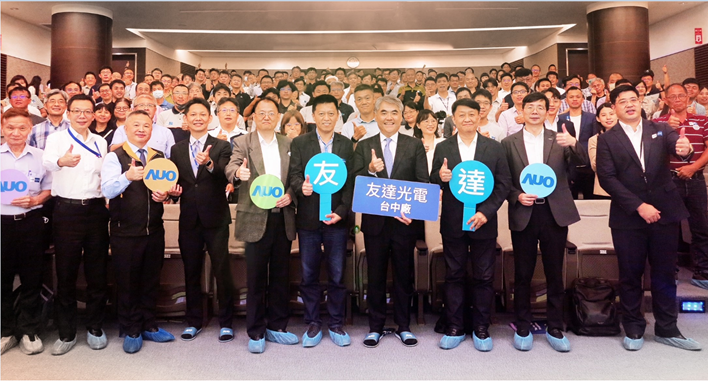 友達以太陽能解決方案領航者，跨足建築領域，4日在台中廠區舉辦「光電建築一體化研討會」，邀請產業先驅共同推動綠化，打造新一代智慧綠建築。